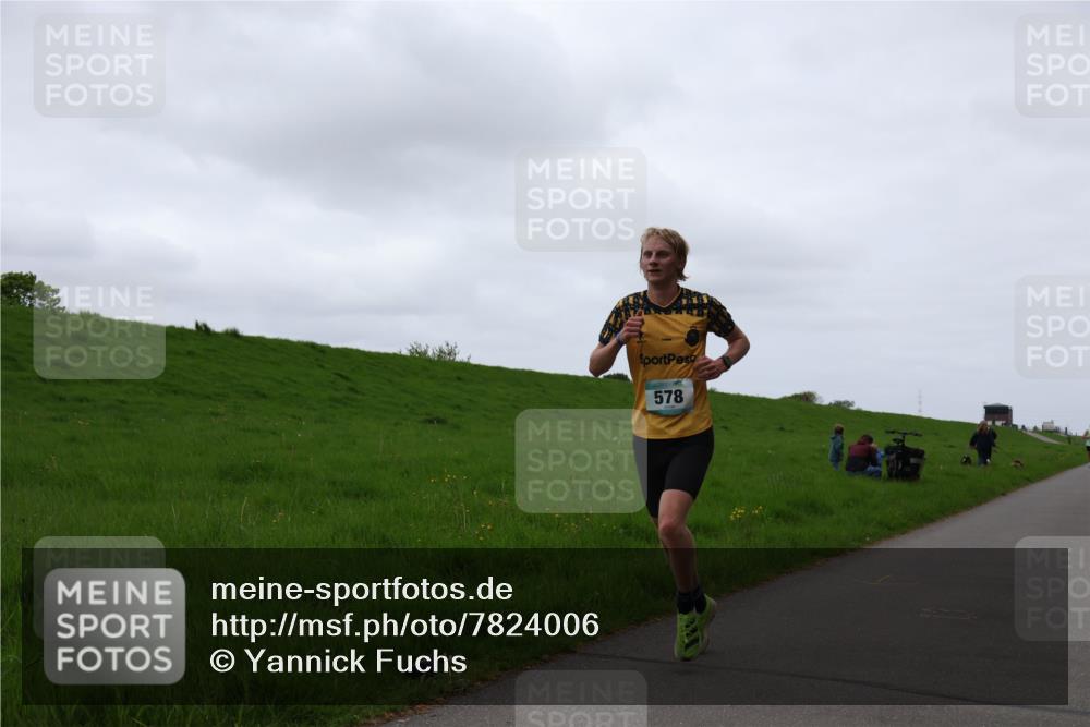 04.05.2025 - 8. Wedeler Halbmarathon Yannick Fuchs http://msf.ph/oto/7824006 04.05.2025 11:11:32 Laufen 578 meine-sportfotos.de
