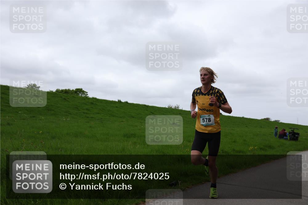 04.05.2025 - 8. Wedeler Halbmarathon Yannick Fuchs http://msf.ph/oto/7824025 04.05.2025 11:11:33 Laufen 578 meine-sportfotos.de