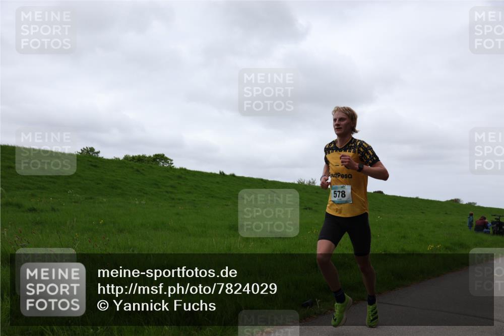 04.05.2025 - 8. Wedeler Halbmarathon Yannick Fuchs http://msf.ph/oto/7824029 04.05.2025 11:11:33 Laufen 578 meine-sportfotos.de
