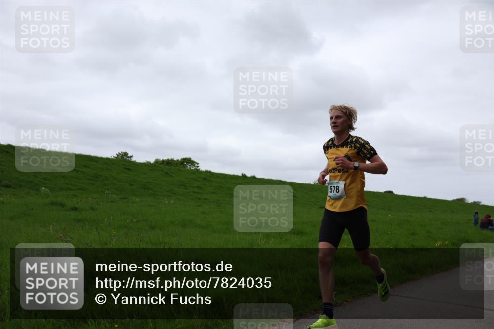 04.05.2025 - 8. Wedeler Halbmarathon Yannick Fuchs http://msf.ph/oto/7824035 04.05.2025 11:11:33 Laufen 578 meine-sportfotos.de