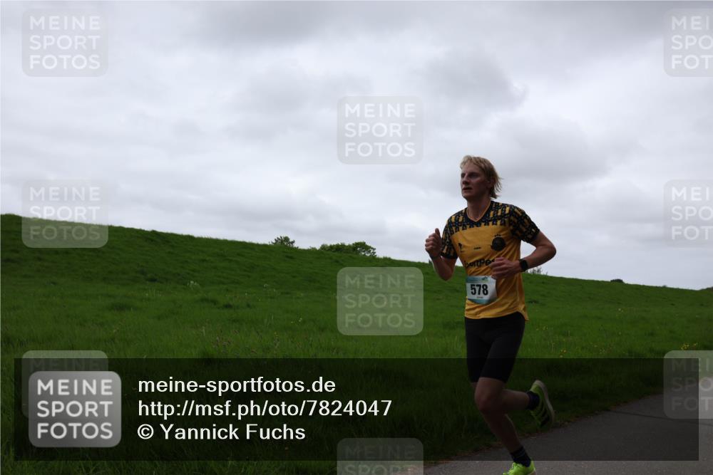 04.05.2025 - 8. Wedeler Halbmarathon Yannick Fuchs http://msf.ph/oto/7824047 04.05.2025 11:11:33 Laufen 578 meine-sportfotos.de