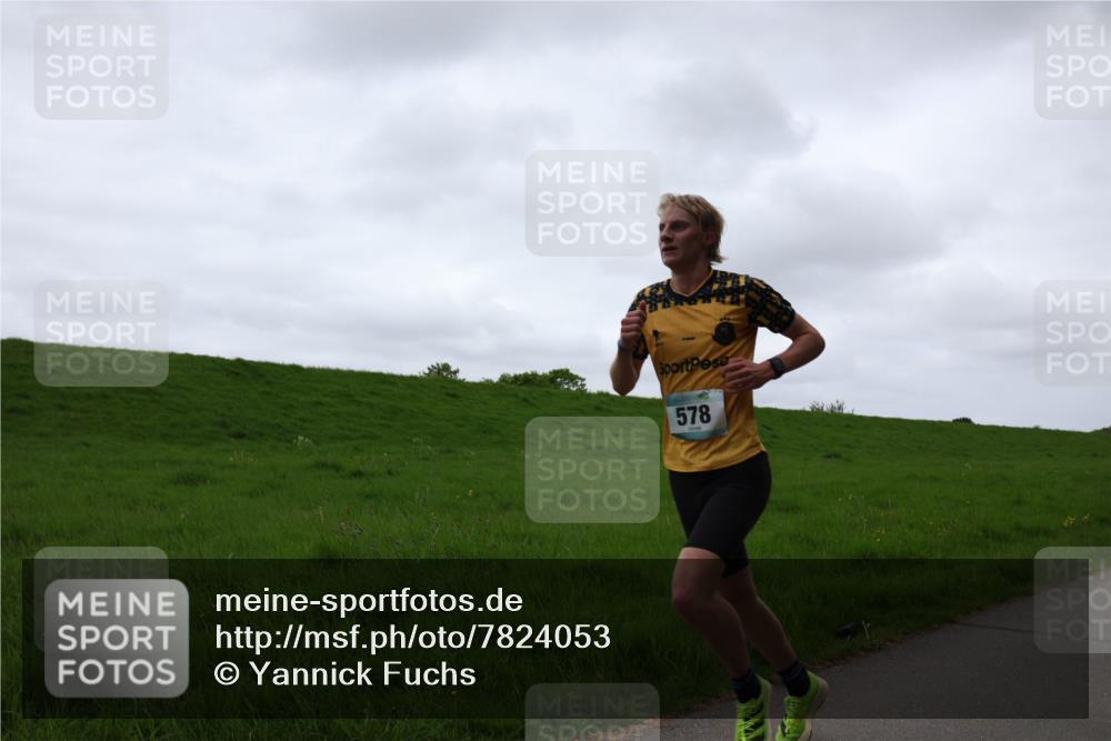 04.05.2025 - 8. Wedeler Halbmarathon Yannick Fuchs http://msf.ph/oto/7824053 04.05.2025 11:11:33 Laufen 578 meine-sportfotos.de