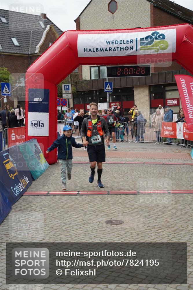 04.05.2025 - 8. Wedeler Halbmarathon Felixshl http://msf.ph/oto/7824195 04.05.2025 12:00:24 Ziel 453, 543, 560 meine-sportfotos.de