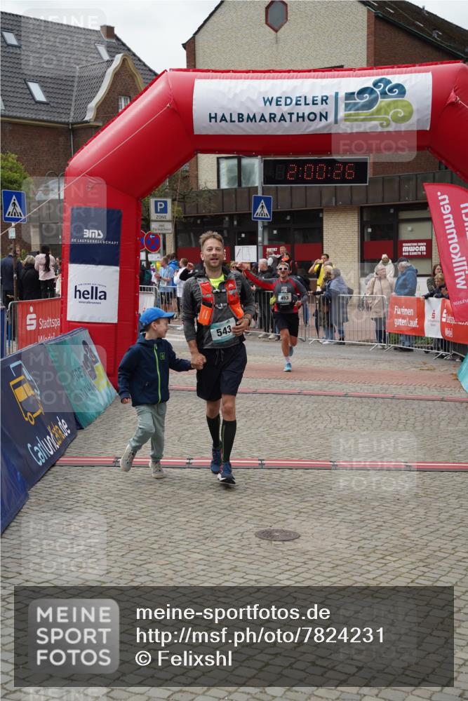 04.05.2025 - 8. Wedeler Halbmarathon Felixshl http://msf.ph/oto/7824231 04.05.2025 12:00:24 Ziel 453, 543, 560 meine-sportfotos.de