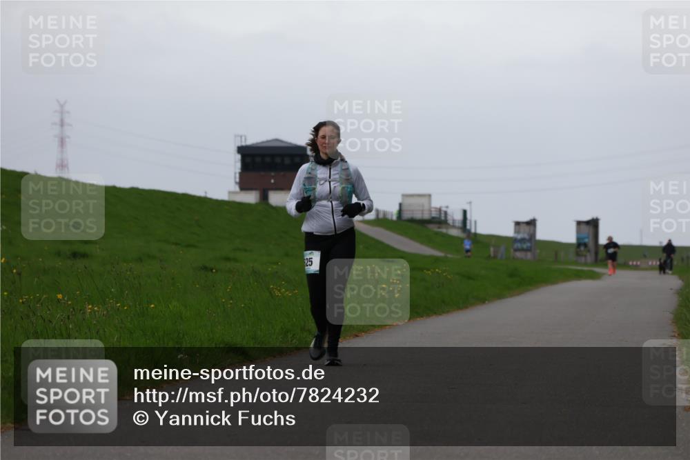 04.05.2025 - 8. Wedeler Halbmarathon Yannick Fuchs http://msf.ph/oto/7824232 04.05.2025 12:21:58 Laufen 25 meine-sportfotos.de