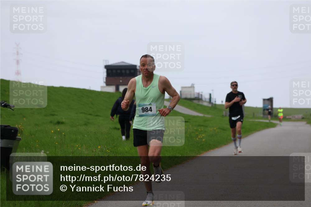 04.05.2025 - 8. Wedeler Halbmarathon Yannick Fuchs http://msf.ph/oto/7824235 04.05.2025 11:11:40 Laufen 984 meine-sportfotos.de