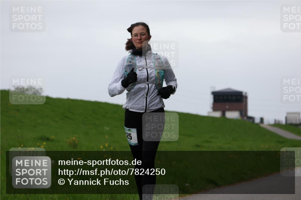 04.05.2025 - 8. Wedeler Halbmarathon Yannick Fuchs http://msf.ph/oto/7824250 04.05.2025 12:22:03 Laufen 25 meine-sportfotos.de