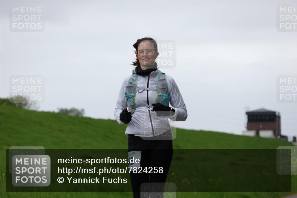 04.05.2025 - 8. Wedeler Halbmarathon Yannick Fuchs http://msf.ph/oto/7824258 04.05.2025 12:22:04 Laufen 25 meine-sportfotos.de