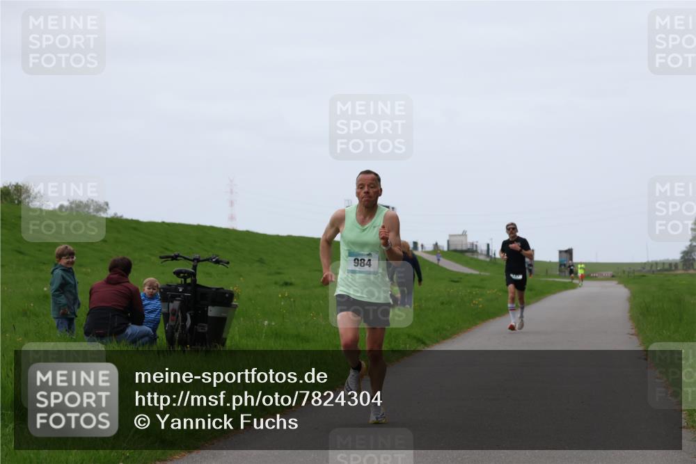 04.05.2025 - 8. Wedeler Halbmarathon Yannick Fuchs http://msf.ph/oto/7824304 04.05.2025 11:11:41 Laufen 984 meine-sportfotos.de
