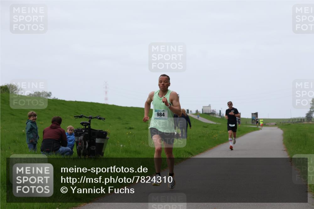 04.05.2025 - 8. Wedeler Halbmarathon Yannick Fuchs http://msf.ph/oto/7824310 04.05.2025 11:11:41 Laufen 984 meine-sportfotos.de