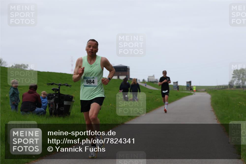 04.05.2025 - 8. Wedeler Halbmarathon Yannick Fuchs http://msf.ph/oto/7824341 04.05.2025 11:11:42 Laufen 984 meine-sportfotos.de