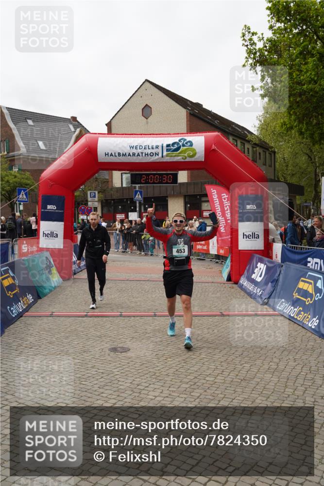 04.05.2025 - 8. Wedeler Halbmarathon Felixshl http://msf.ph/oto/7824350 04.05.2025 12:00:27 Ziel 453, 518, 543, 560 meine-sportfotos.de