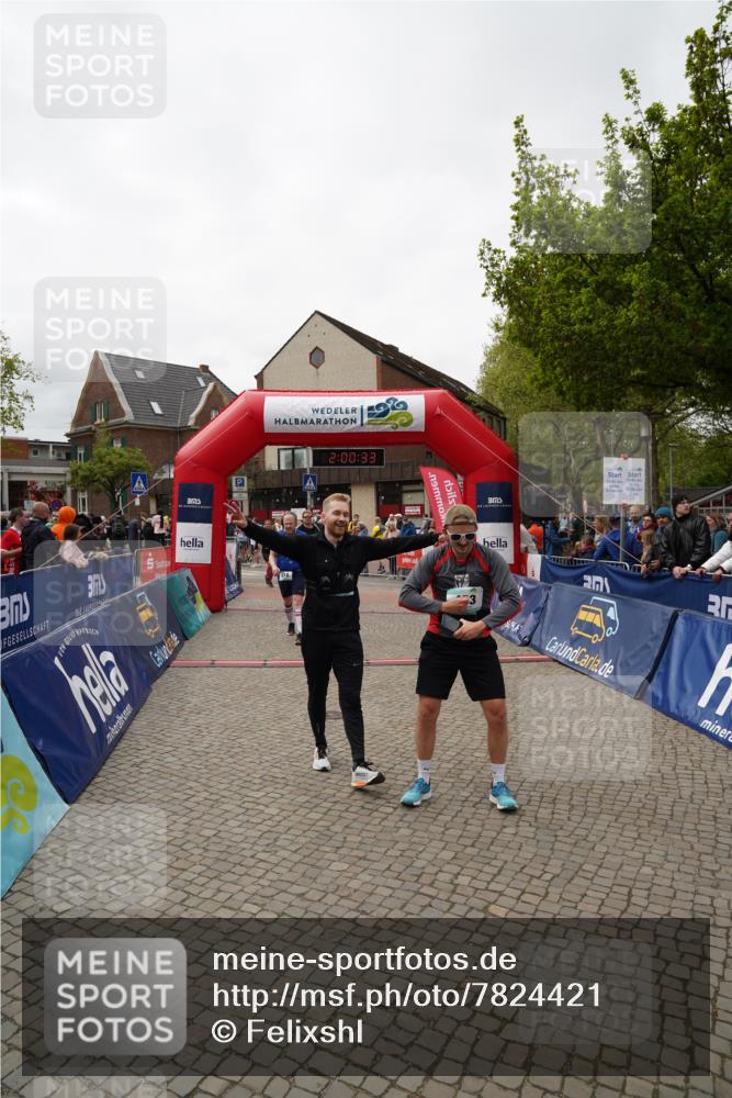 04.05.2025 - 8. Wedeler Halbmarathon Felixshl http://msf.ph/oto/7824421 04.05.2025 12:00:31 Ziel 114, 453, 518, 560, 821 meine-sportfotos.de