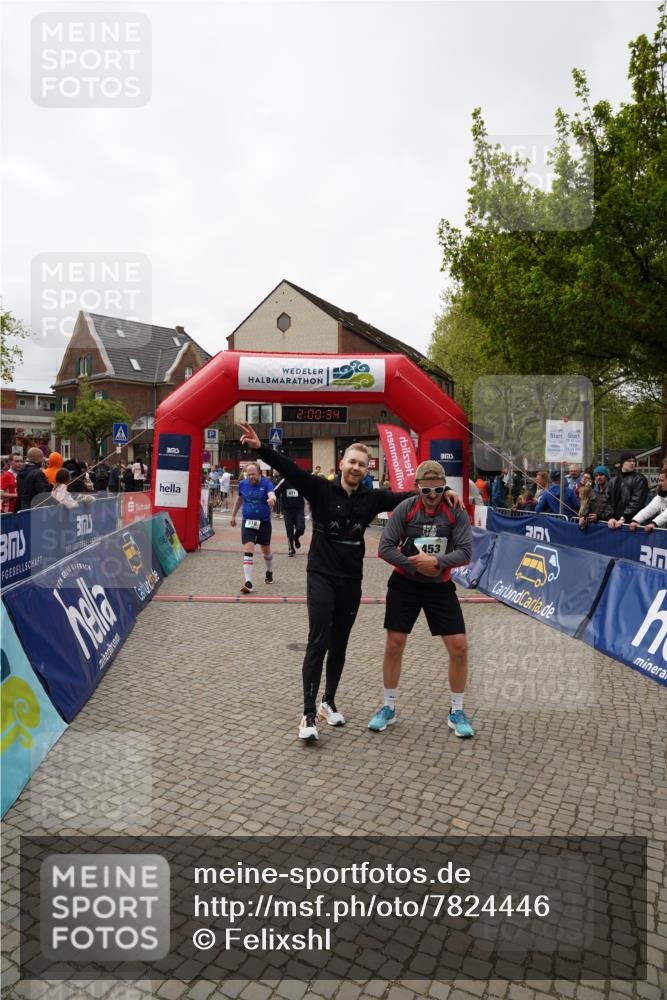 04.05.2025 - 8. Wedeler Halbmarathon Felixshl http://msf.ph/oto/7824446 04.05.2025 12:00:31 Ziel 114, 453, 518, 560, 821 meine-sportfotos.de
