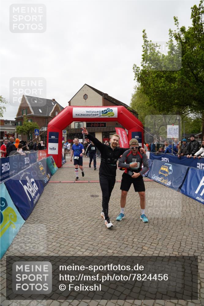 04.05.2025 - 8. Wedeler Halbmarathon Felixshl http://msf.ph/oto/7824456 04.05.2025 12:00:32 Ziel 114, 453, 518, 560, 821 meine-sportfotos.de