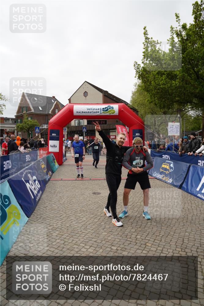04.05.2025 - 8. Wedeler Halbmarathon Felixshl http://msf.ph/oto/7824467 04.05.2025 12:00:32 Ziel 114, 453, 518, 560, 821 meine-sportfotos.de