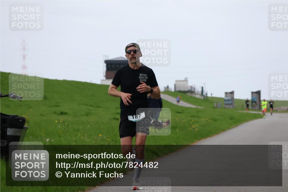 04.05.2025 - 8. Wedeler Halbmarathon Yannick Fuchs http://msf.ph/oto/7824482 04.05.2025 11:11:46 Laufen 187 meine-sportfotos.de