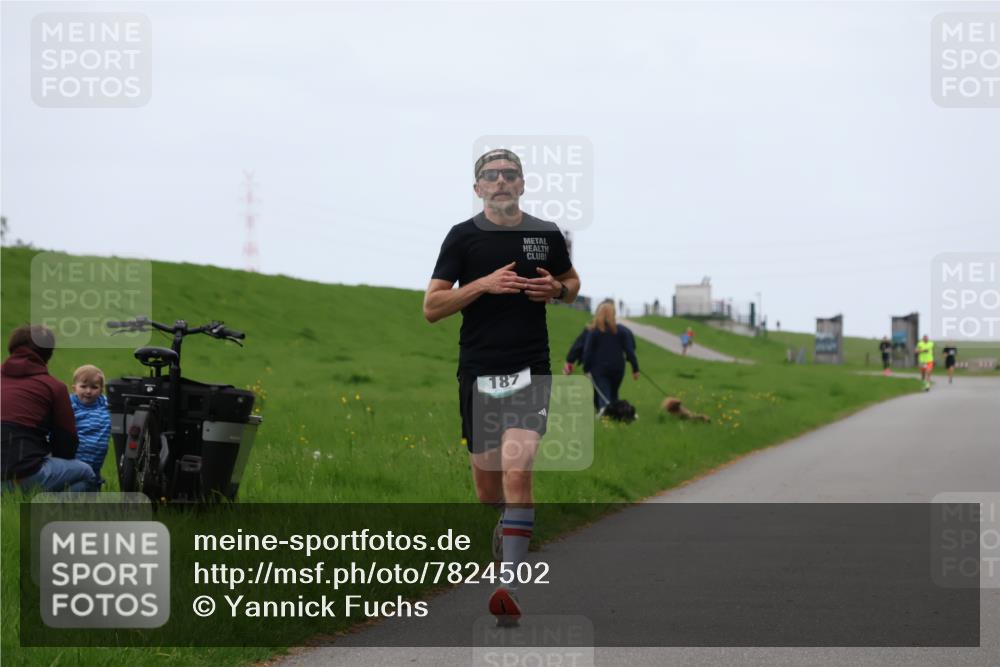 04.05.2025 - 8. Wedeler Halbmarathon Yannick Fuchs http://msf.ph/oto/7824502 04.05.2025 11:11:46 Laufen 187 meine-sportfotos.de