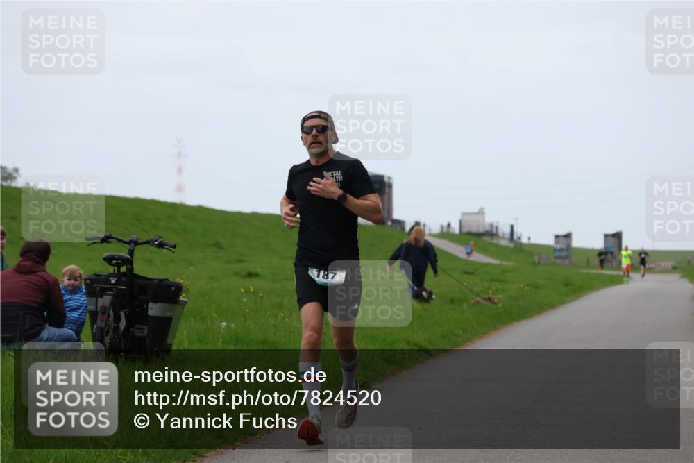 04.05.2025 - 8. Wedeler Halbmarathon Yannick Fuchs http://msf.ph/oto/7824520 04.05.2025 11:11:47 Laufen 187 meine-sportfotos.de