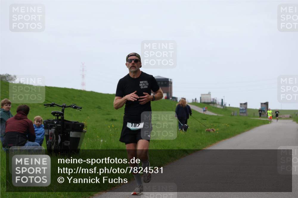 04.05.2025 - 8. Wedeler Halbmarathon Yannick Fuchs http://msf.ph/oto/7824531 04.05.2025 11:11:47 Laufen 187 meine-sportfotos.de