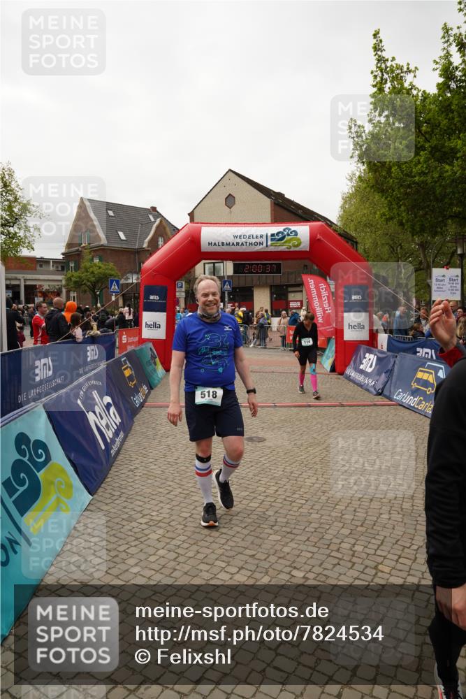 04.05.2025 - 8. Wedeler Halbmarathon Felixshl http://msf.ph/oto/7824534 04.05.2025 12:00:35 Ziel 38, 114, 410, 518, 821 meine-sportfotos.de