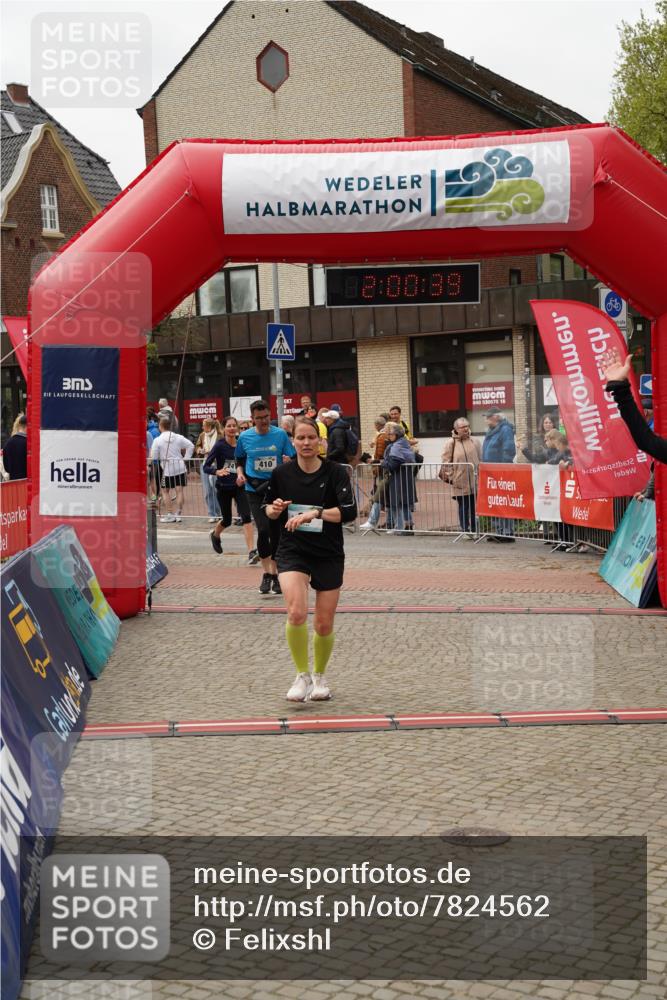 04.05.2025 - 8. Wedeler Halbmarathon Felixshl http://msf.ph/oto/7824562 04.05.2025 12:00:37 Ziel 38, 114, 241, 410, 821 meine-sportfotos.de