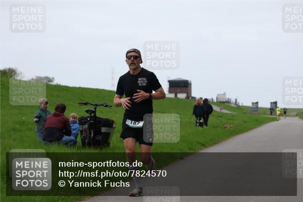 04.05.2025 - 8. Wedeler Halbmarathon Yannick Fuchs http://msf.ph/oto/7824570 04.05.2025 11:11:47 Laufen 187 meine-sportfotos.de