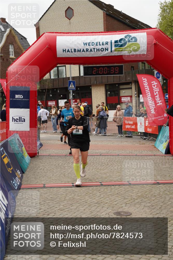 04.05.2025 - 8. Wedeler Halbmarathon Felixshl http://msf.ph/oto/7824573 04.05.2025 12:00:37 Ziel 38, 114, 241, 410, 821 meine-sportfotos.de