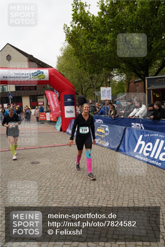 04.05.2025 - 8. Wedeler Halbmarathon Felixshl http://msf.ph/oto/7824582 04.05.2025 12:00:38 Ziel 38, 114, 241, 410, 821 meine-sportfotos.de