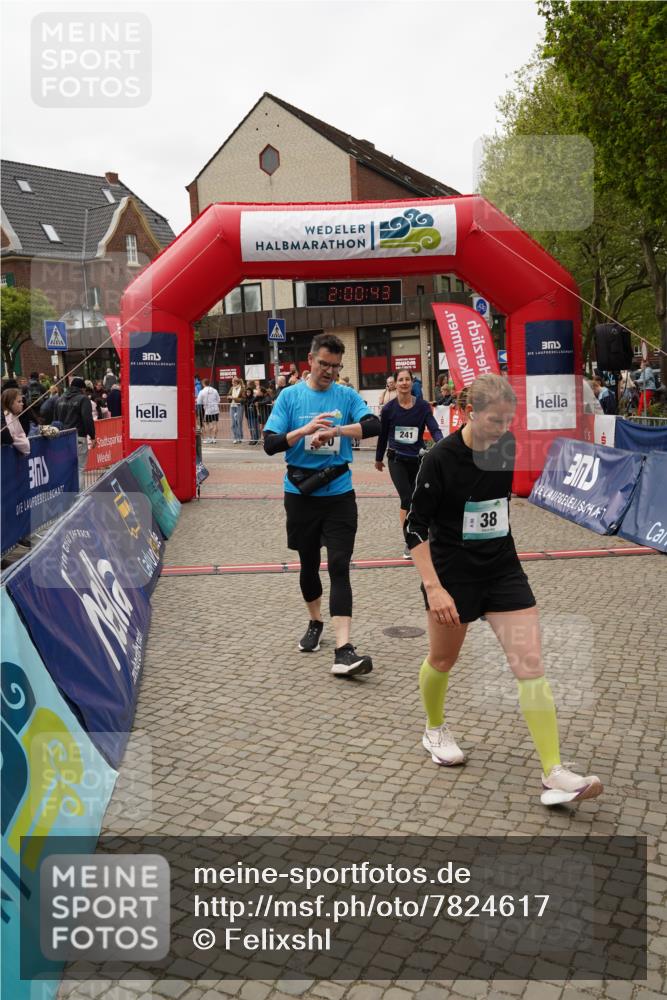 04.05.2025 - 8. Wedeler Halbmarathon Felixshl http://msf.ph/oto/7824617 04.05.2025 12:00:41 Ziel 38, 241, 410 meine-sportfotos.de