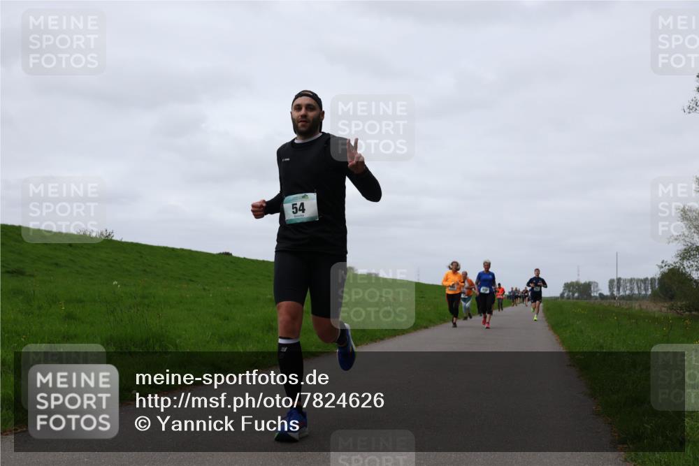 04.05.2025 - 8. Wedeler Halbmarathon Yannick Fuchs http://msf.ph/oto/7824626 04.05.2025 11:31:45 Laufen 54 meine-sportfotos.de