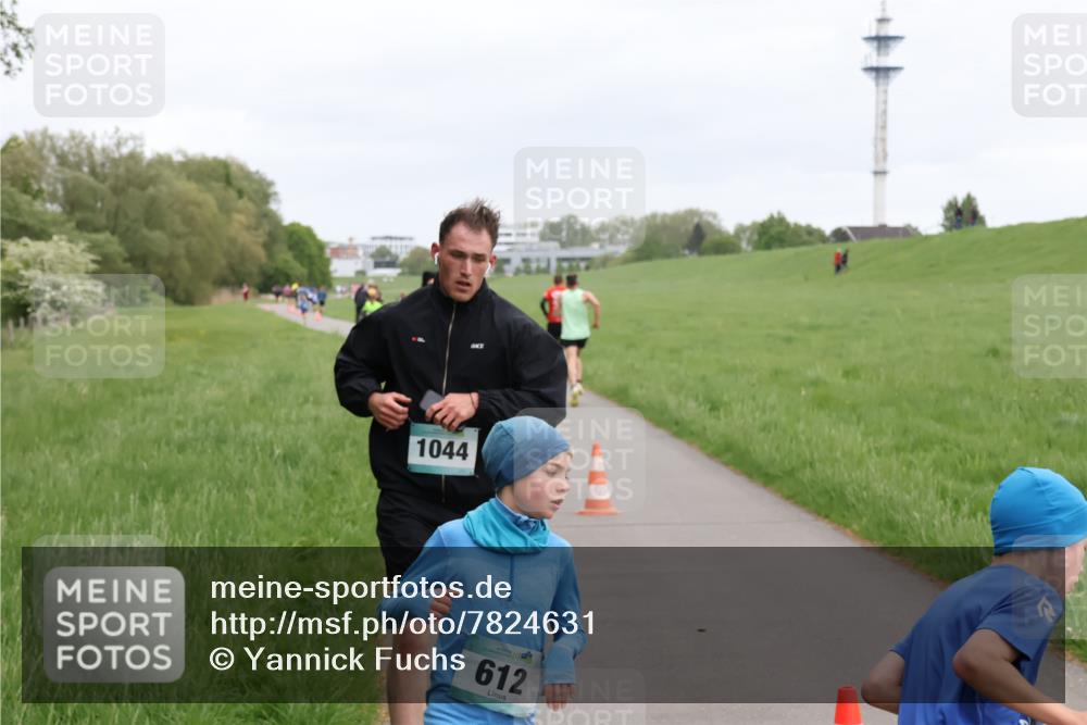 04.05.2025 - 8. Wedeler Halbmarathon Yannick Fuchs http://msf.ph/oto/7824631 04.05.2025 11:11:51 Laufen 1044, 612 meine-sportfotos.de