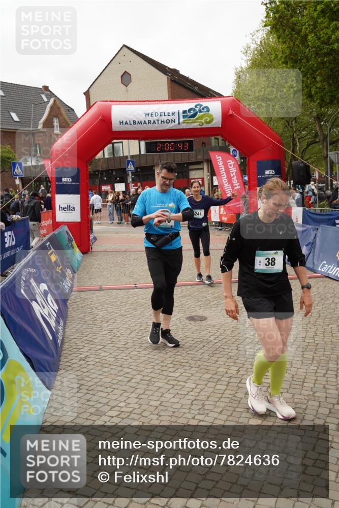 04.05.2025 - 8. Wedeler Halbmarathon Felixshl http://msf.ph/oto/7824636 04.05.2025 12:00:41 Ziel 38, 241, 410 meine-sportfotos.de