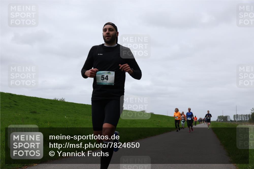 04.05.2025 - 8. Wedeler Halbmarathon Yannick Fuchs http://msf.ph/oto/7824650 04.05.2025 11:31:45 Laufen 54 meine-sportfotos.de