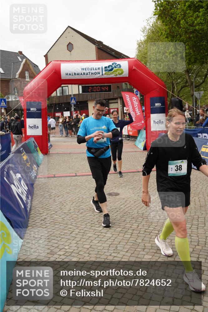 04.05.2025 - 8. Wedeler Halbmarathon Felixshl http://msf.ph/oto/7824652 04.05.2025 12:00:42 Ziel 38, 241, 410 meine-sportfotos.de