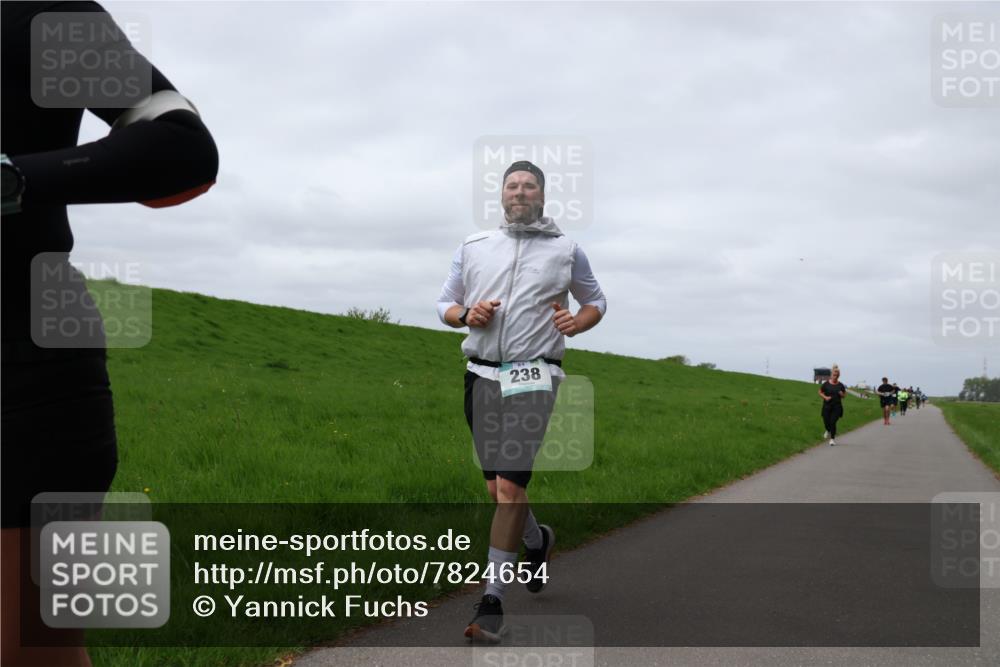 04.05.2025 - 8. Wedeler Halbmarathon Yannick Fuchs http://msf.ph/oto/7824654 04.05.2025 11:53:49 Laufen 238 meine-sportfotos.de