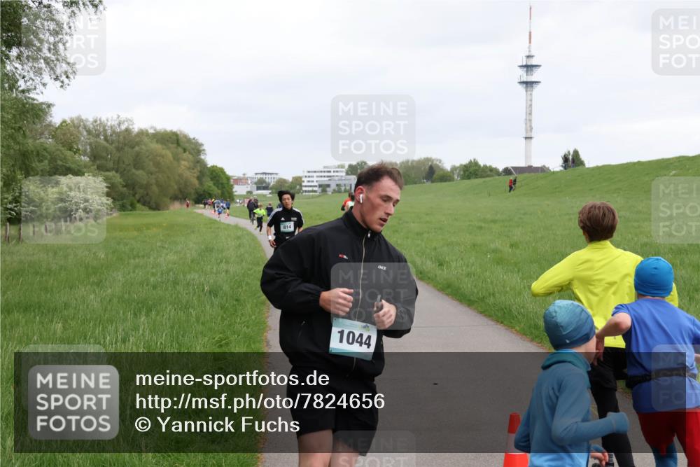 04.05.2025 - 8. Wedeler Halbmarathon Yannick Fuchs http://msf.ph/oto/7824656 04.05.2025 11:11:52 Laufen 8141, 1044 meine-sportfotos.de