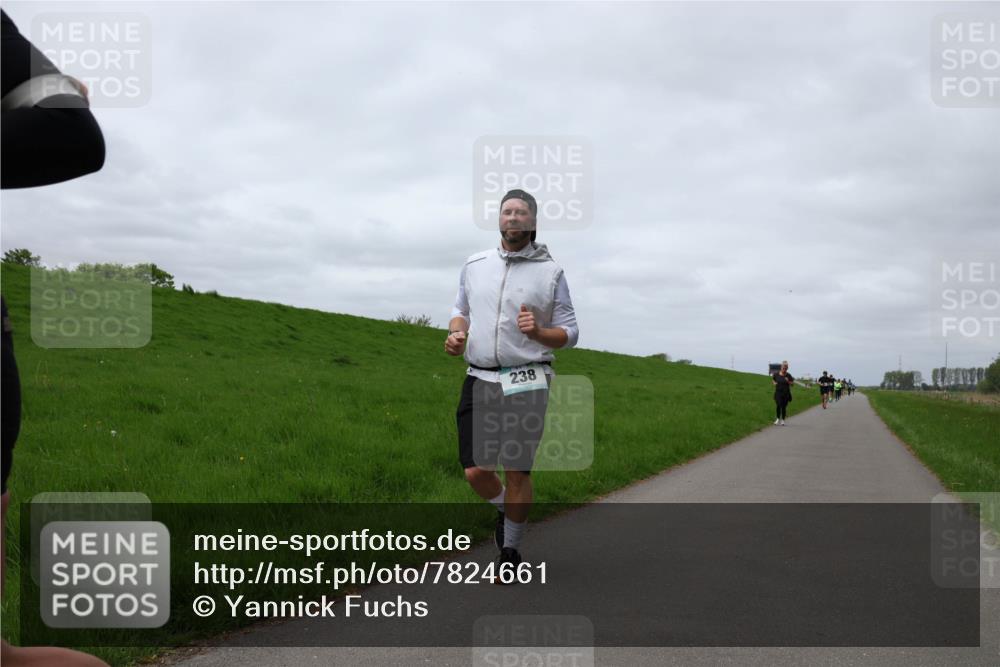 04.05.2025 - 8. Wedeler Halbmarathon Yannick Fuchs http://msf.ph/oto/7824661 04.05.2025 11:53:49 Laufen 238 meine-sportfotos.de