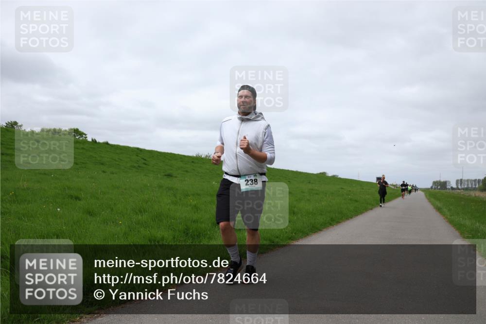 04.05.2025 - 8. Wedeler Halbmarathon Yannick Fuchs http://msf.ph/oto/7824664 04.05.2025 11:53:49 Laufen 238 meine-sportfotos.de