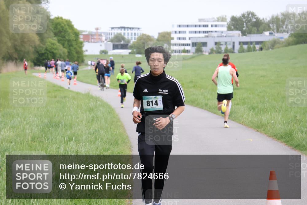 04.05.2025 - 8. Wedeler Halbmarathon Yannick Fuchs http://msf.ph/oto/7824666 04.05.2025 11:11:53 Laufen 814 meine-sportfotos.de