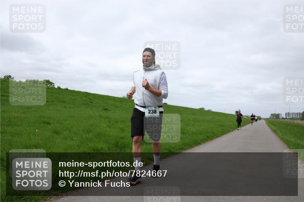 04.05.2025 - 8. Wedeler Halbmarathon Yannick Fuchs http://msf.ph/oto/7824667 04.05.2025 11:53:49 Laufen 238 meine-sportfotos.de