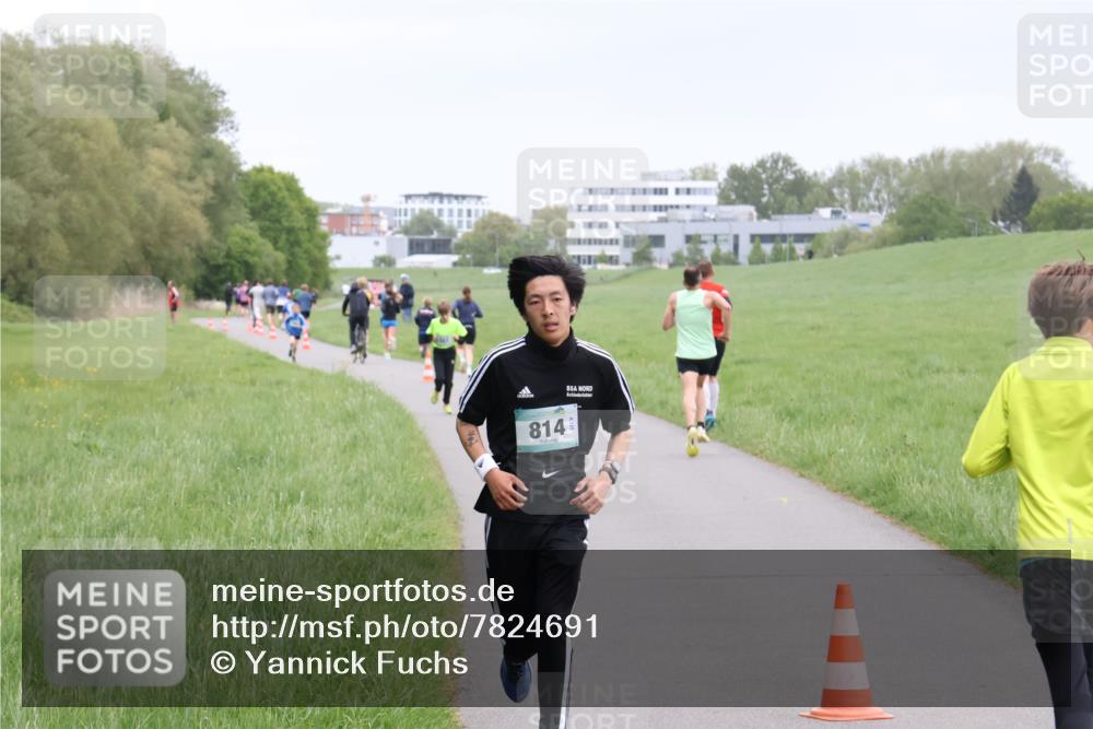 04.05.2025 - 8. Wedeler Halbmarathon Yannick Fuchs http://msf.ph/oto/7824691 04.05.2025 11:11:53 Laufen 814 meine-sportfotos.de