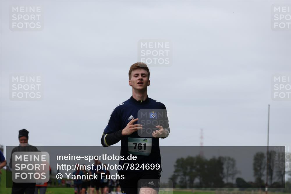 04.05.2025 - 8. Wedeler Halbmarathon Yannick Fuchs http://msf.ph/oto/7824699 04.05.2025 11:31:49 Laufen 437, 1918, 761 meine-sportfotos.de