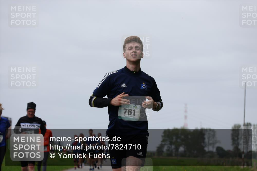 04.05.2025 - 8. Wedeler Halbmarathon Yannick Fuchs http://msf.ph/oto/7824710 04.05.2025 11:31:49 Laufen 37, 012, 761 meine-sportfotos.de