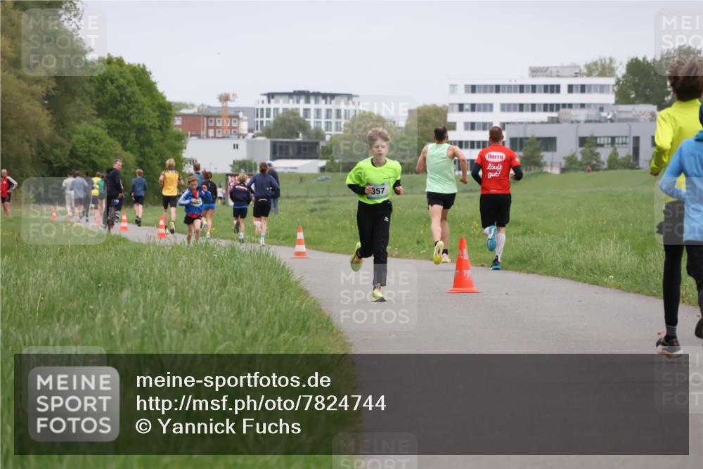 04.05.2025 - 8. Wedeler Halbmarathon Yannick Fuchs http://msf.ph/oto/7824744 04.05.2025 11:11:57 Laufen 357 meine-sportfotos.de