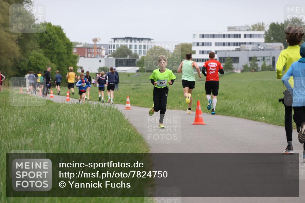 04.05.2025 - 8. Wedeler Halbmarathon Yannick Fuchs http://msf.ph/oto/7824750 04.05.2025 11:11:57 Laufen 357 meine-sportfotos.de