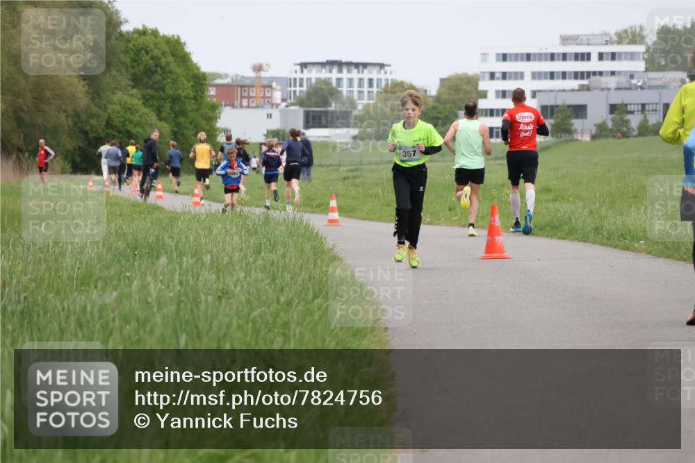 04.05.2025 - 8. Wedeler Halbmarathon Yannick Fuchs http://msf.ph/oto/7824756 04.05.2025 11:11:58 Laufen 357 meine-sportfotos.de