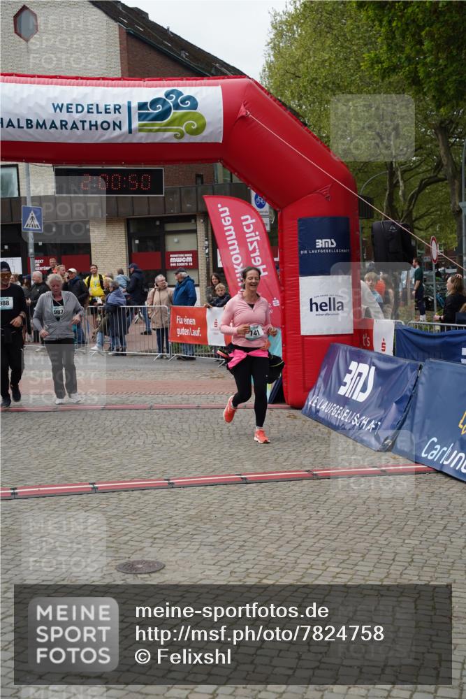 04.05.2025 - 8. Wedeler Halbmarathon Felixshl http://msf.ph/oto/7824758 04.05.2025 12:00:48 Ziel 141, 987, 988, 1177 meine-sportfotos.de