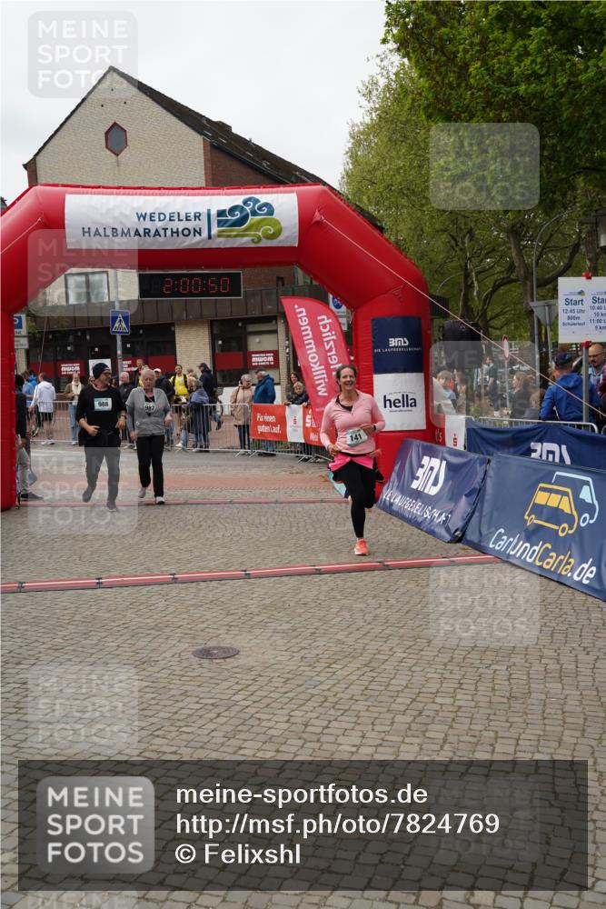 04.05.2025 - 8. Wedeler Halbmarathon Felixshl http://msf.ph/oto/7824769 04.05.2025 12:00:48 Ziel 141, 987, 988, 1177 meine-sportfotos.de