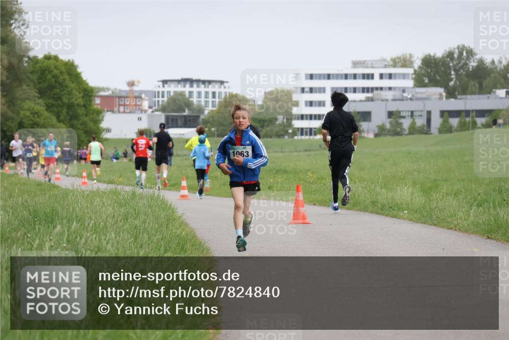 04.05.2025 - 8. Wedeler Halbmarathon Yannick Fuchs http://msf.ph/oto/7824840 04.05.2025 11:12:11 Laufen 1063 meine-sportfotos.de
